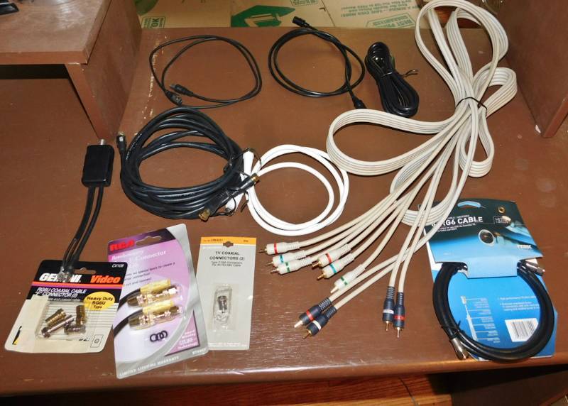 lot 74 image: stereo connector componets