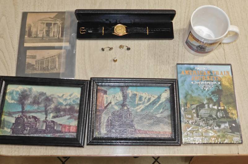 lot 101 image: more train items Sterling cuff links