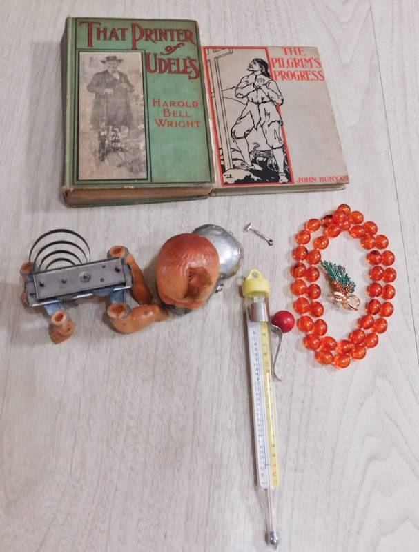 lot 103 image: very vintage items