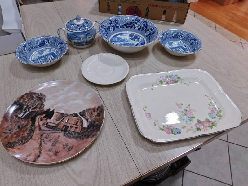 lot 45 image: decorative plates and platter