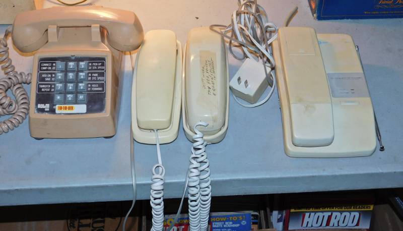 lot 64 image: more vintage telephone