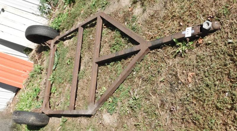 lot 127 image: small trailer needs a lot of work