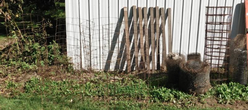 lot 126 image: large lot of metal fencing all seen in photo