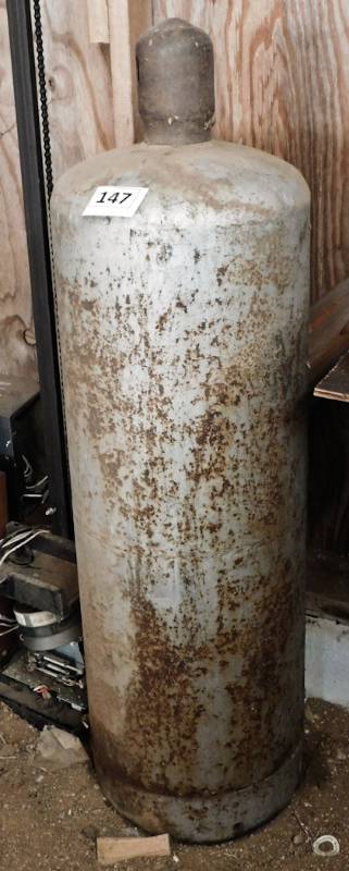 lot 147 image: Large tank ICC 4B240 as seen