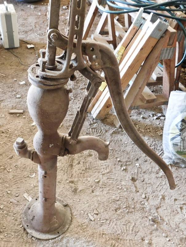 lot 168 image: vintage water pump