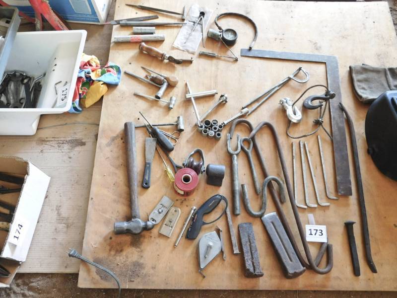 lot 173 image: group of useful tools