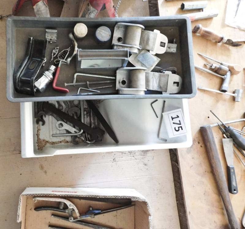 lot 175 image: useful tools and two trays