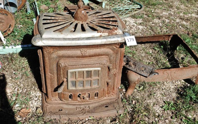 lot 179 image: Washington Stove Parlor stove