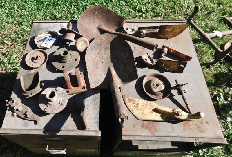 lot 184 image: collection of rusty items
