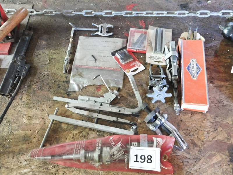 lot 198 image: various pullers different sizes and uses