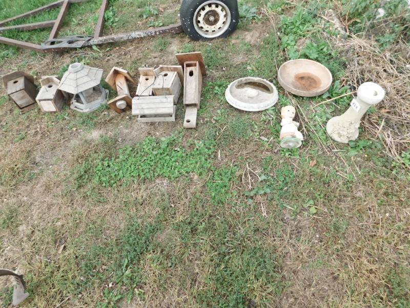 lot 213 image: bird houses and bird baths