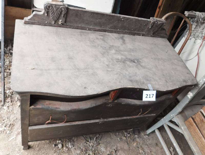 lot 217 image: 4 drawer serpentine top vintage dresser