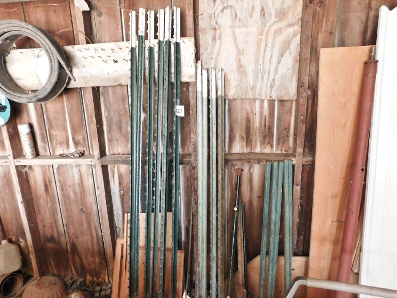 lot 227 image: lot of heavy duty fence post