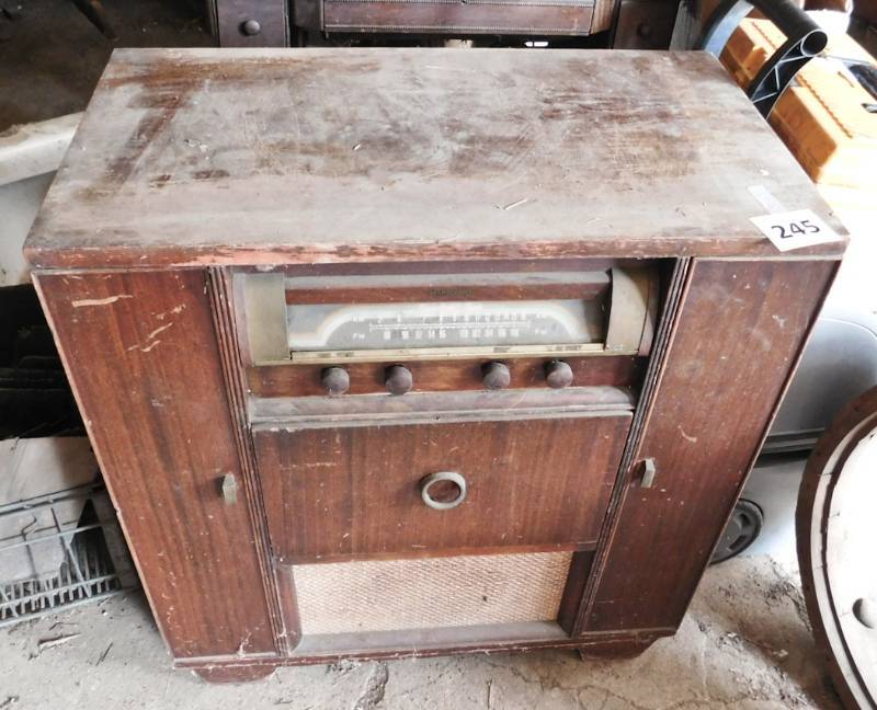 lot 245 image: vintage Westinghouse AMFM turntable