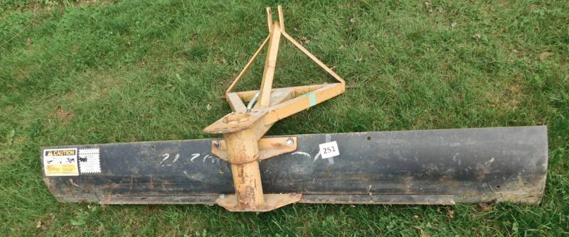lot 251 image: snow blade Farmstar
