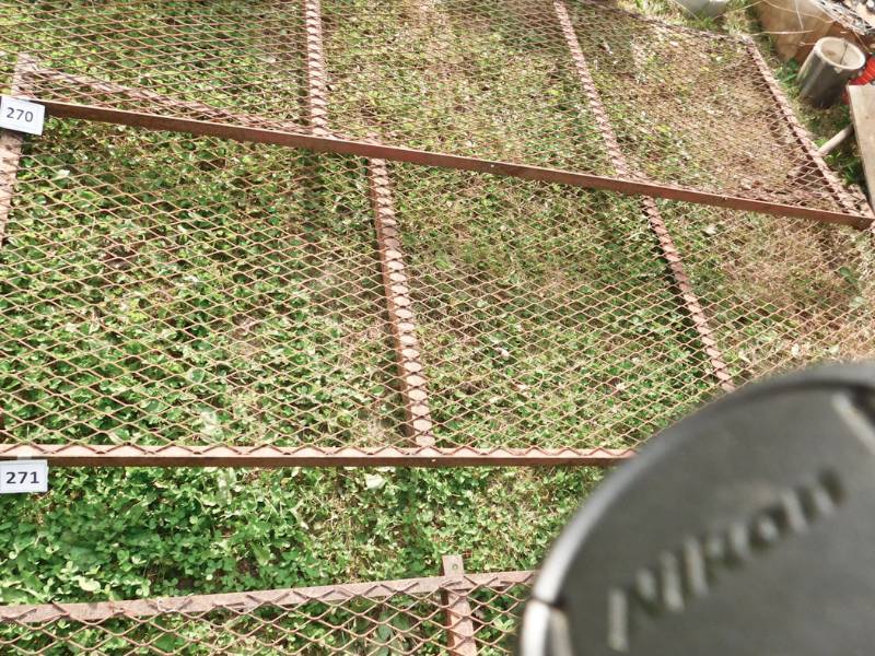 lot 271 image: metal grate