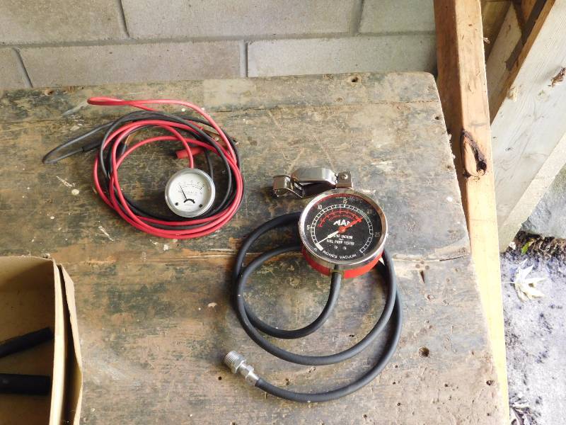 lot 278 image: MAC Tools engine vacuum and fuel pump tester