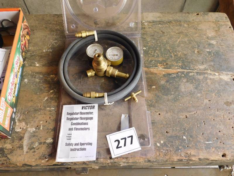 lot 277 image: Victor Welding regulator with hose
