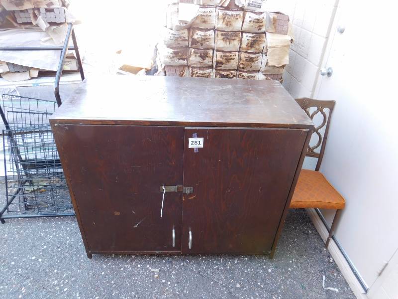 lot 281 image: Large Brown heavy duty cabinet