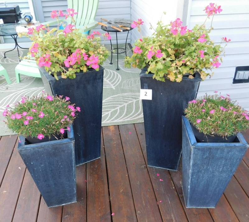 lot 2 image: 4 galvanized tall planters
