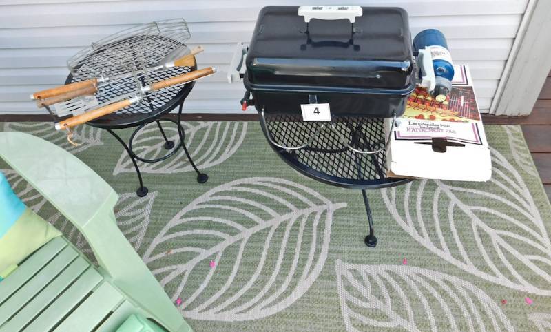 lot 4 image: 2 outdoor tables, BBQ grill tools