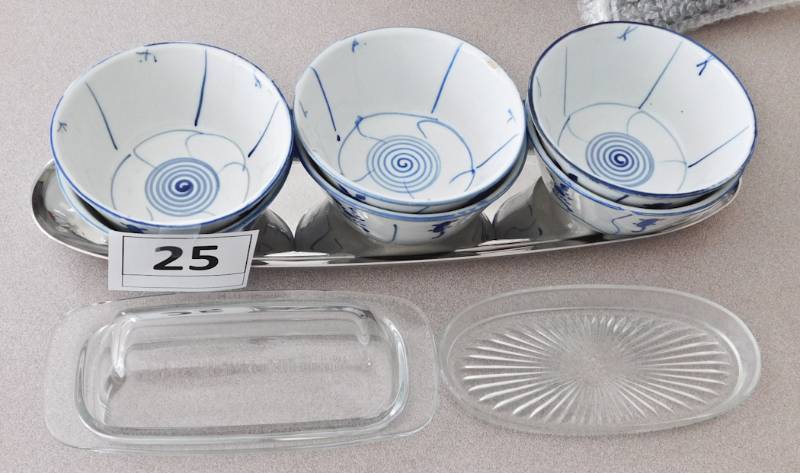 lot 25 image: nice serving items