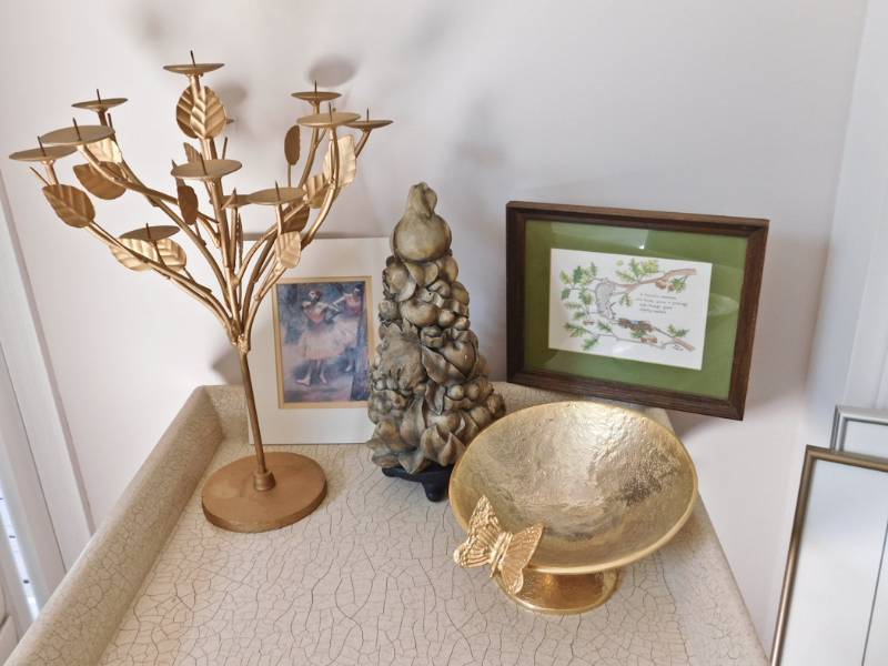 lot 30 image: 5 dcor items