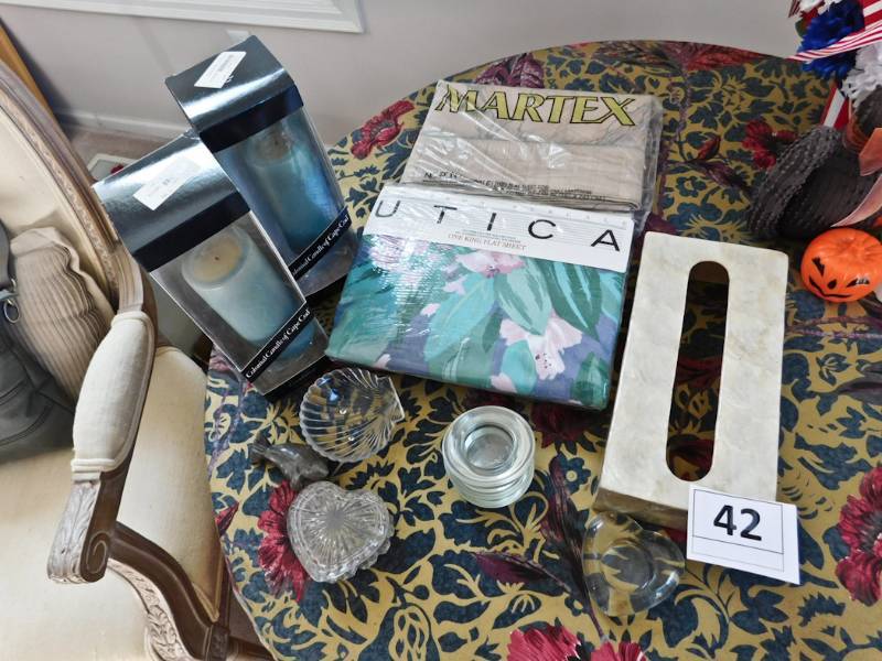 lot 42 image: bedroom candles sheets and more