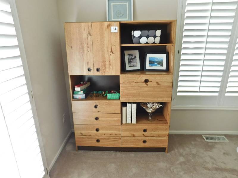 lot 43 image: bedroom dresser unit 48 x 65