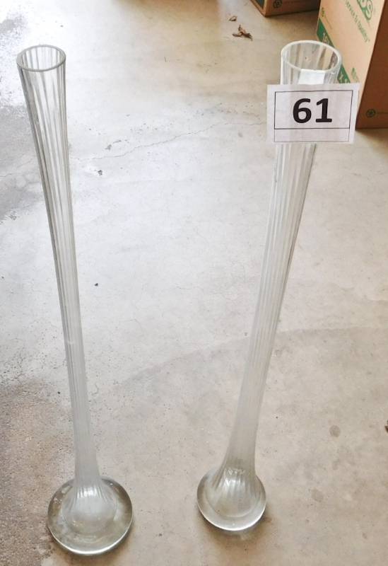 lot 61 image: 2 - 31 tall clear vases
