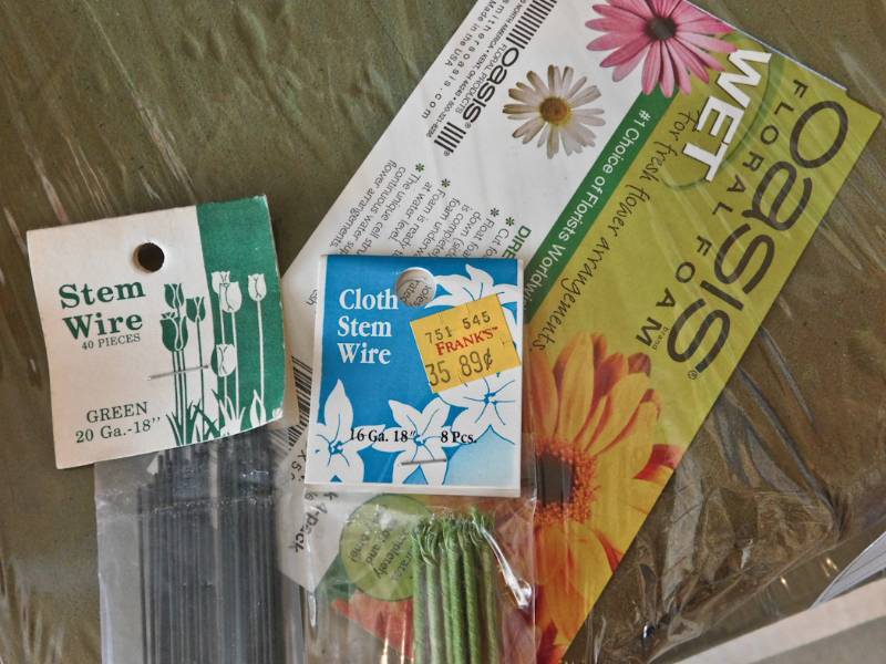 lot 65 image: floral dcor supplies