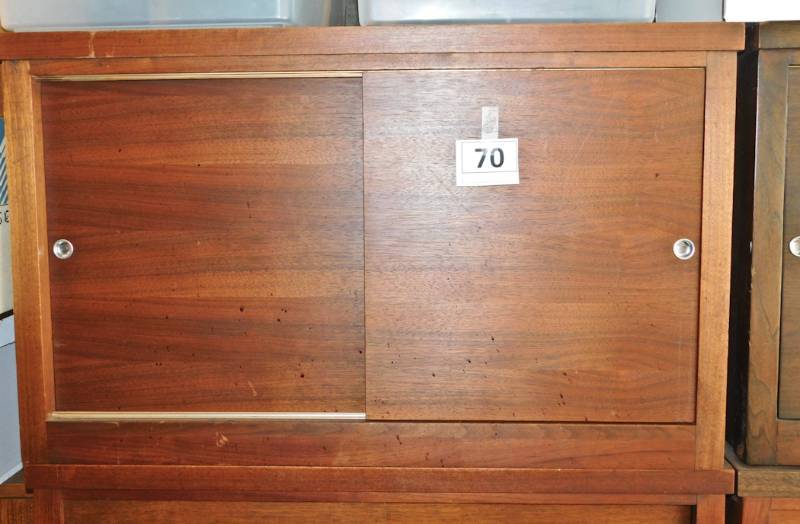 lot 70 image: small wooden cabinet 20.5 x 33.5
