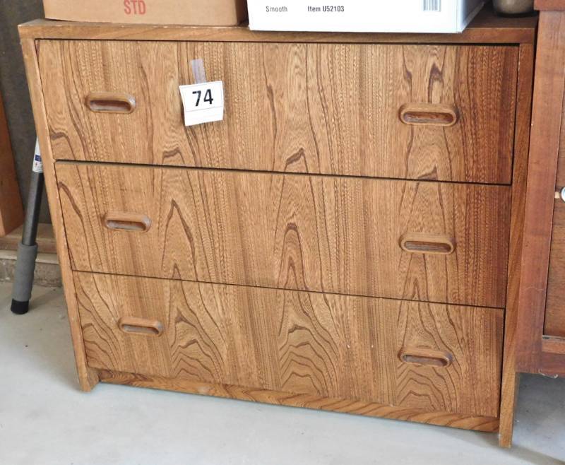 lot 74 image: small 3 drawer unit 36 x 24