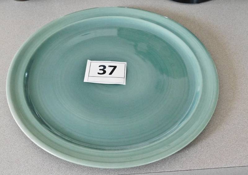lot 37 image: unmarked Red Wing Platter