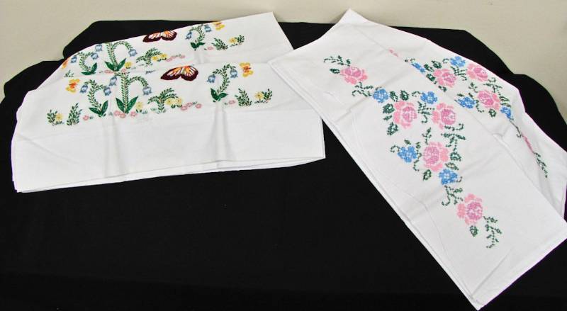 lot 105 image: set of embroidered pillow cases