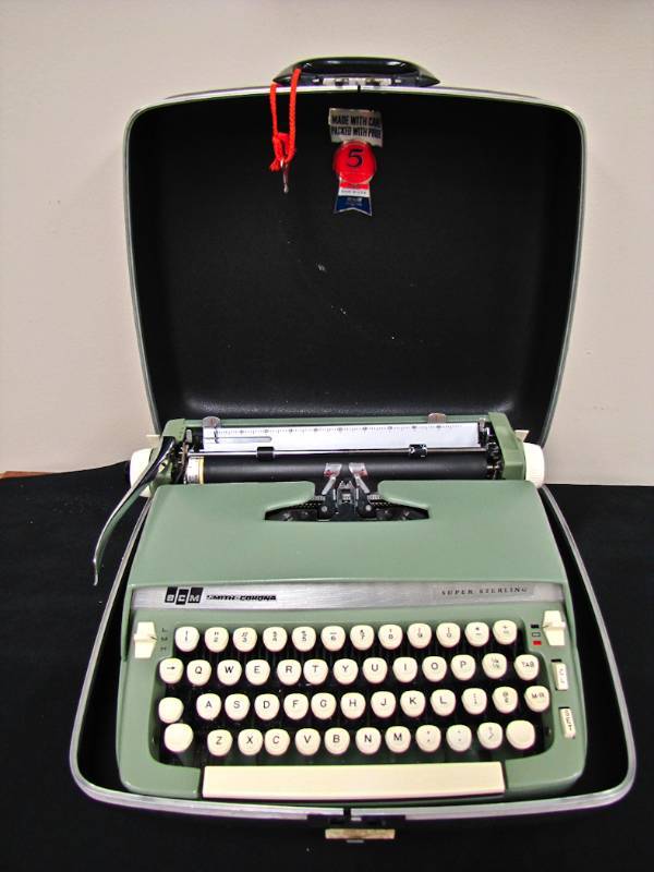 lot 108 image: Vintage Smith Corona typewriter