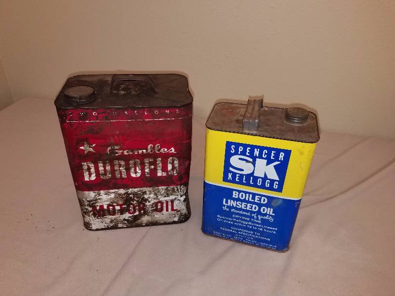 lot 22 image: 2 vintage oil cans
