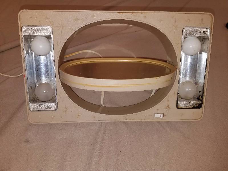 lot 26 image: vintage vanity