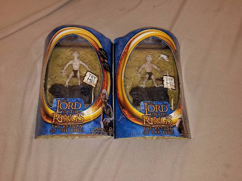 lot 27 image: 2 lord of the rings figurines