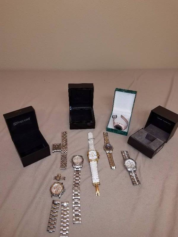 lot 33 image: Watches