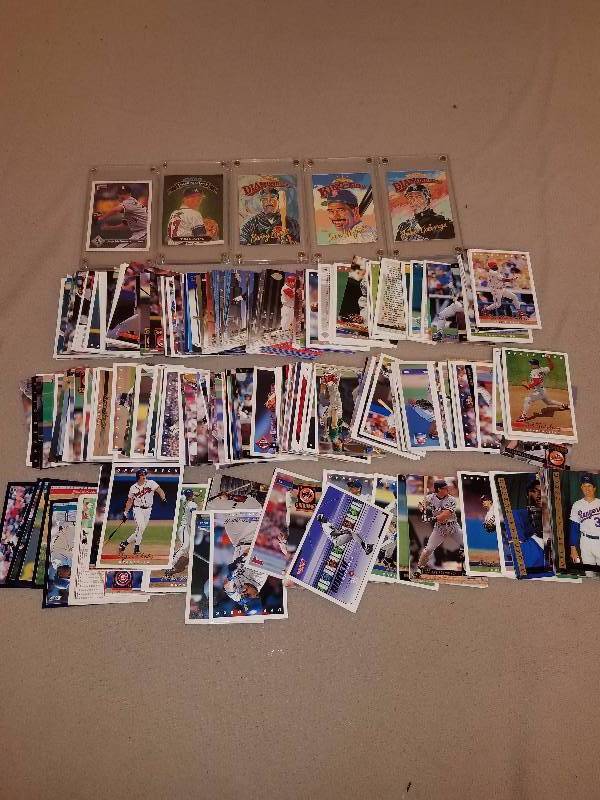 lot 34 image: 150 Baseball Cards