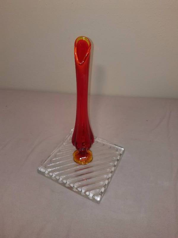 lot 37 image: Unique Vase with Solid Glass Dcor Slab