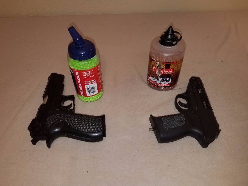 lot 42 image: Airsoft and Pellet Pistols