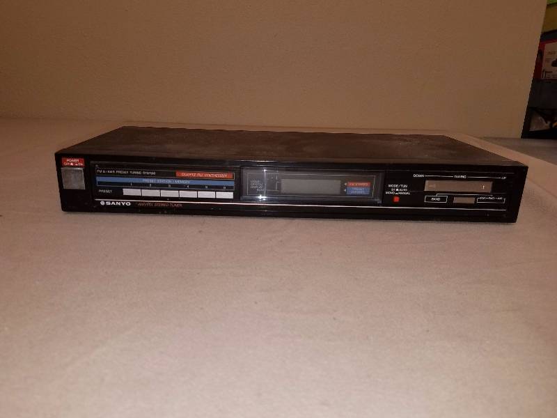 lot 47 image: AM FM Stereo Tuner - snyo