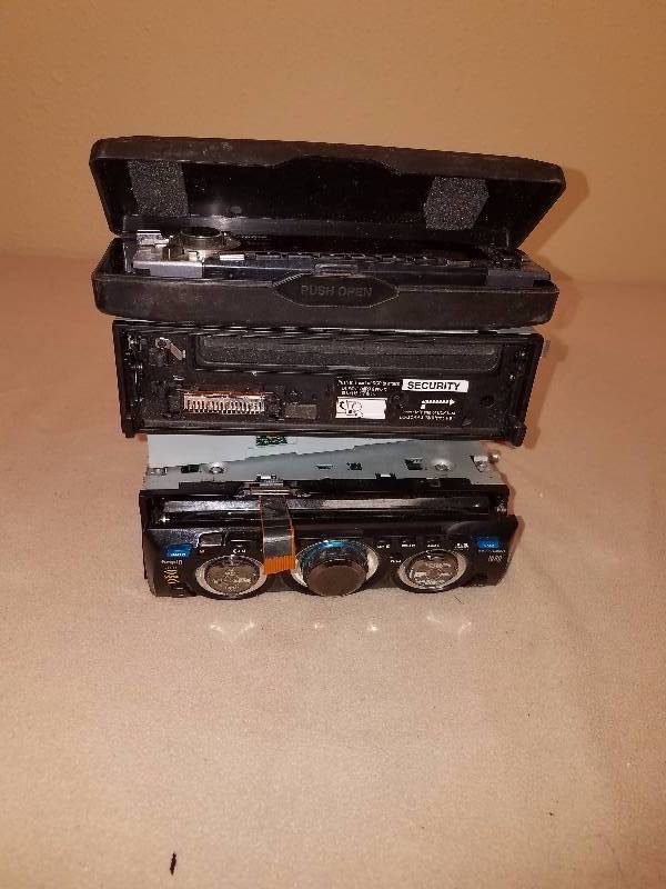 lot 54 image: CarTruck StereoCd players
