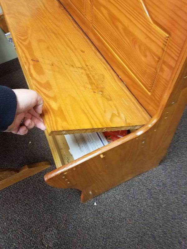 lot 10 image: Kitchen Table with Benches