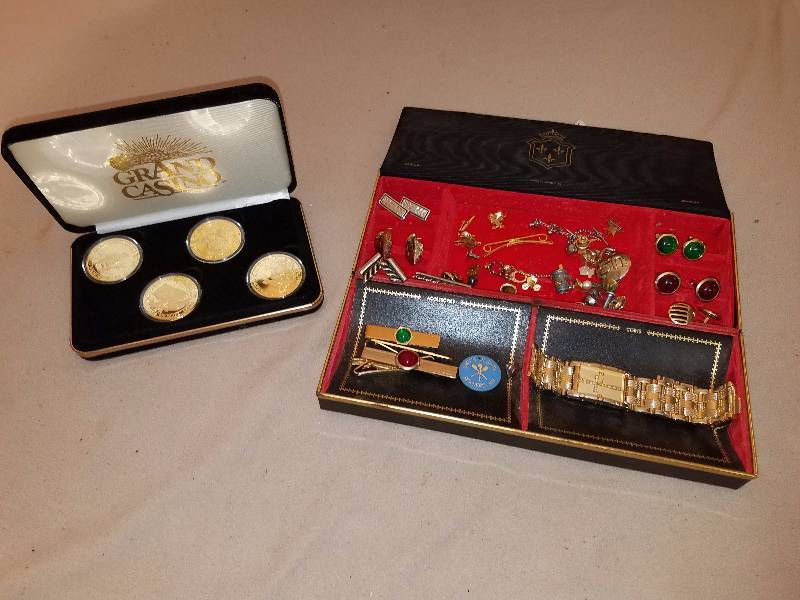 lot 93 image: Mens Accessories and Grand Casino 1997 Collector Coin Set