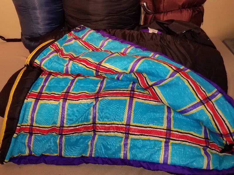 lot 95 image: 4 Sleeping Bag