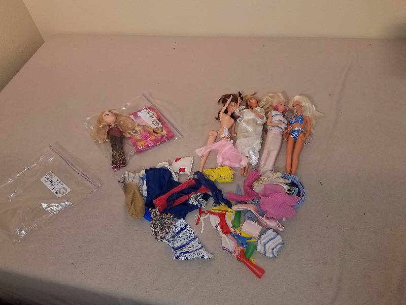 lot 110 image: Vintage Barbie & Clothing and Bratz Doll