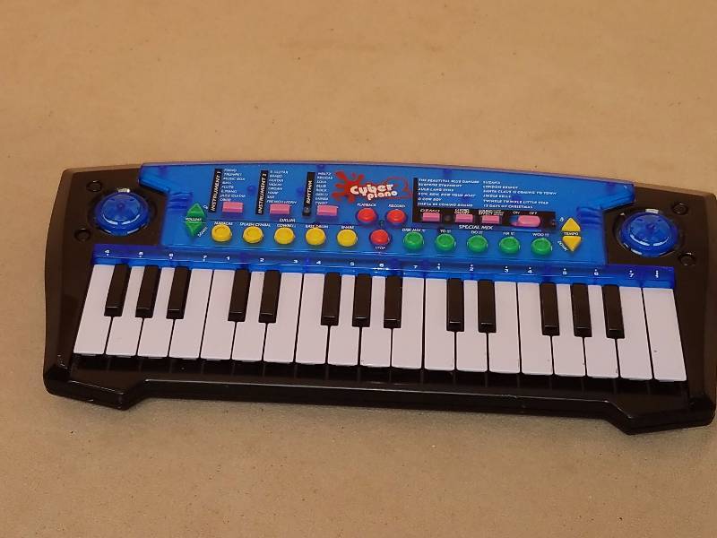 lot 114 image: Kids Cyber Piano